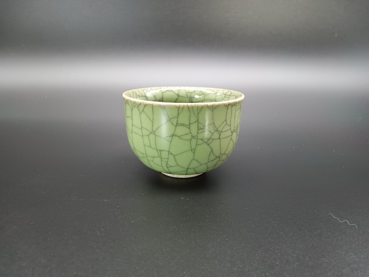 翠青瓷ぐい呑 圓田拓男作 美術年鑑掲載作家 共箱 青瓷 青磁 盃 酒盃 酒器 ぐい呑 ぐい呑み 陶芸作家 有田焼 手作り やきもの拍卖