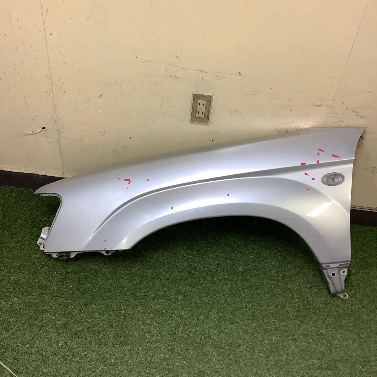 スバル フォレスター SG5 SG9 左フロントフェンダー シルバー系 管番2085拍卖