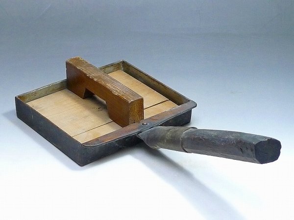 1001B01*9A▲銅製玉子焼き器・木製柄・木蓋付・古道具・フライパン・業務用・店舗・厨房・料理・プロ仕様・だし巻き拍卖