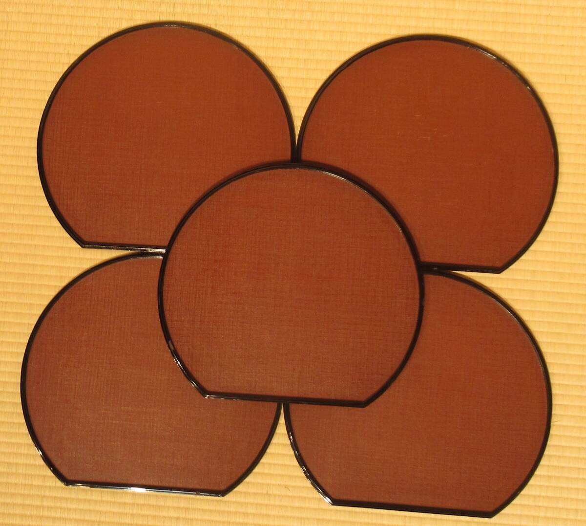 茶道具 料理の額縁『古い木製布張漆塗半月盆 折敷5枚まとめて②』茶事 七事式 茶道教室 表千家 裏千家 武者小路千家十職 茶会席 懐石料理拍卖