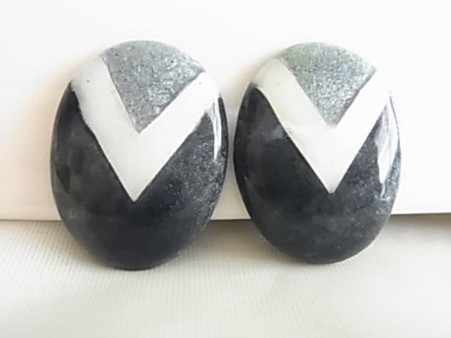 ♪ビンテージ/ヴィンテージ 焼き物系 和モダンテイスト 楕円形オールドブルーと黒色トーンと白のデザインが素敵 レトロイヤリング拍卖