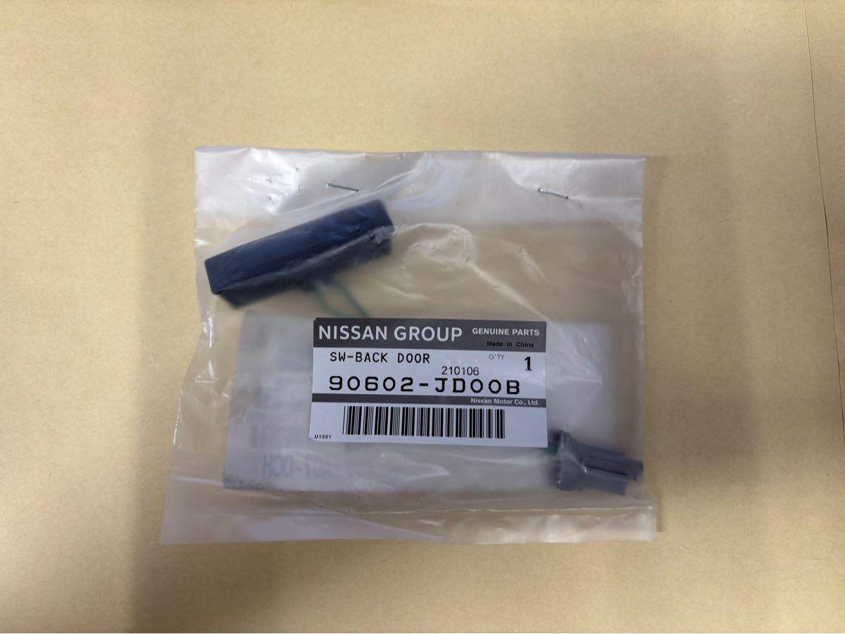 日産純正 デュアリス J10 リアトランクスイッチ 90602-JD00B拍卖