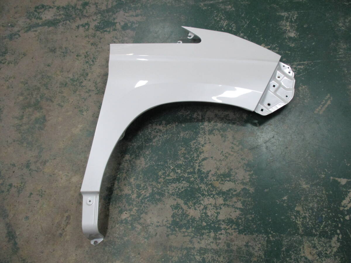 90ヴォクシー 右フロントフェンダー 運転席側 070 ホワイトパールクリスタルシャイン拍卖