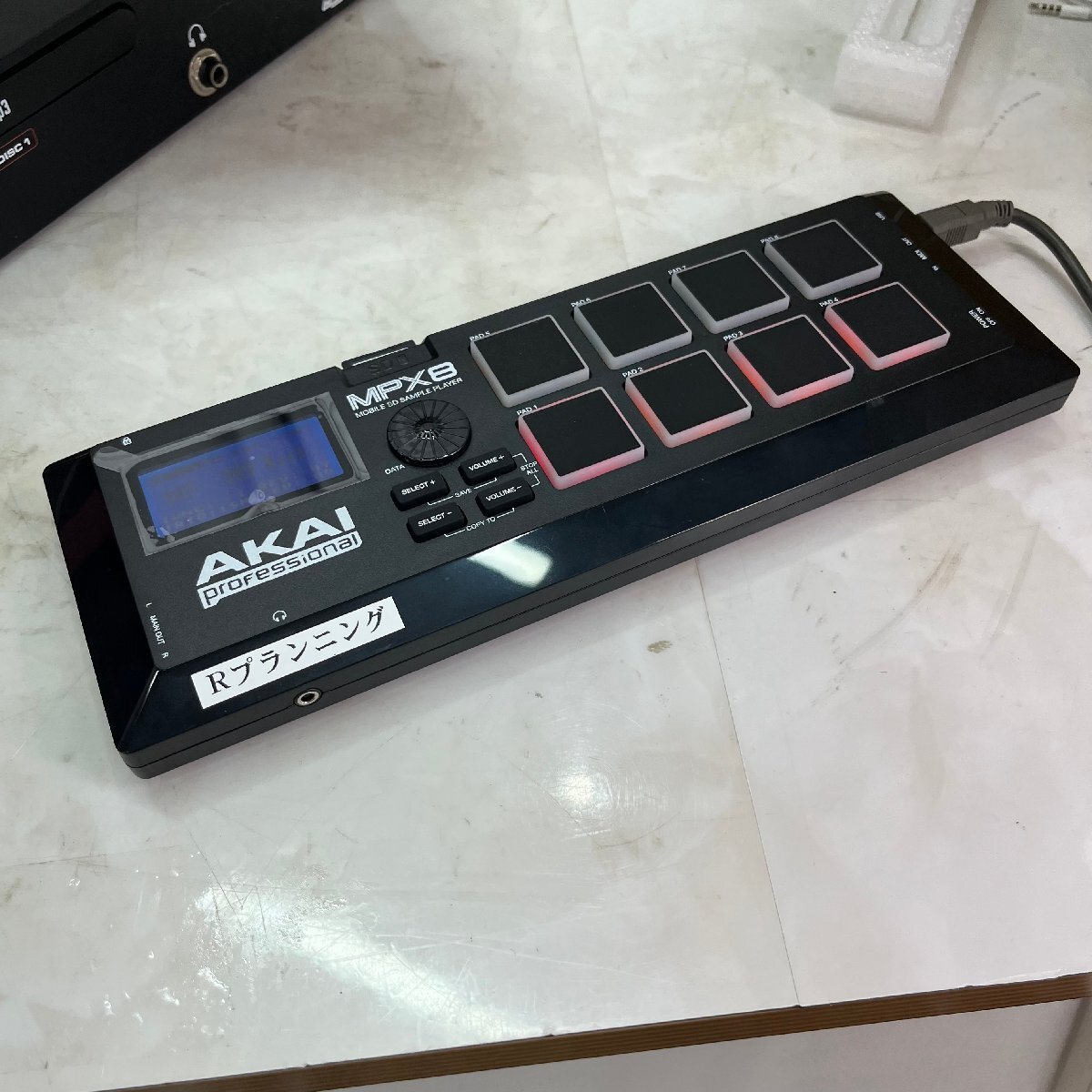 √M√ 【美品】 AKAI MPX8 コントローラーパッド サンプラー モバイル SD 中古品 √Z-241020拍卖