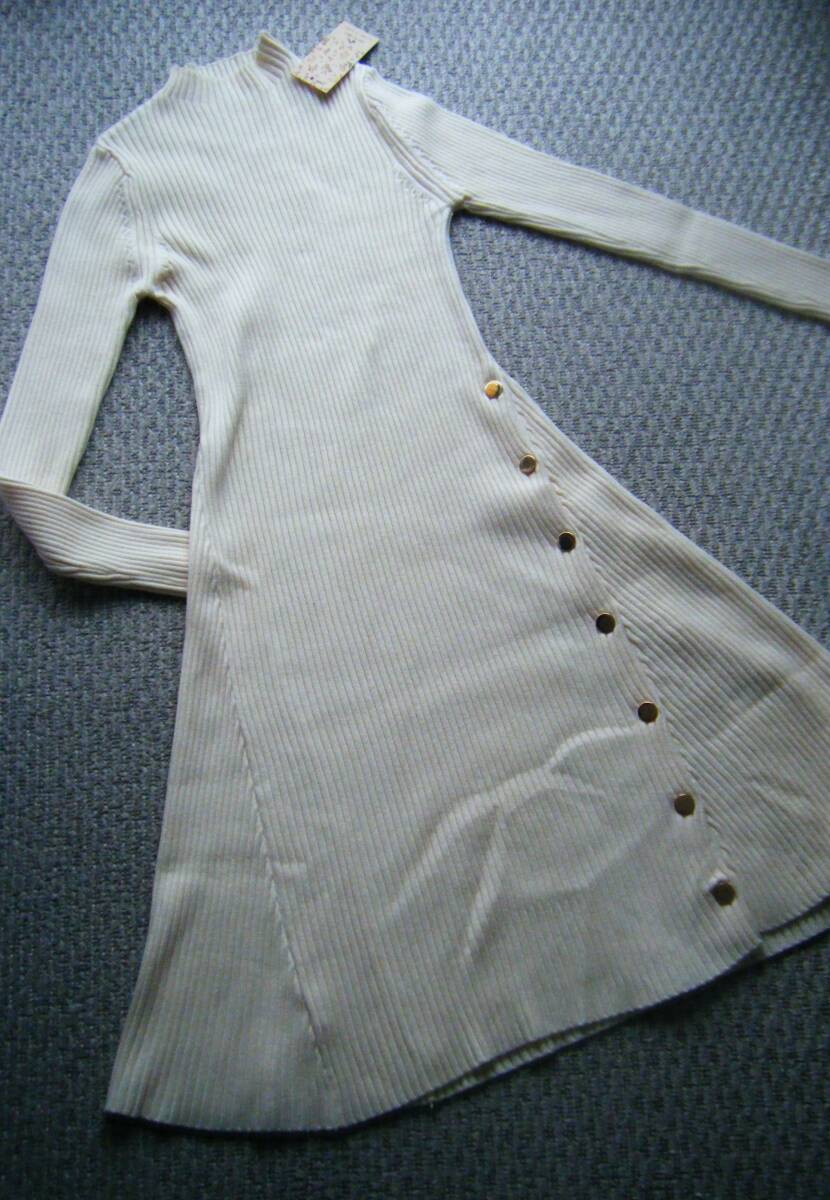 ☆タグ付き未使用品☆onLISAオンリサ ハイネックニットワンピース アイボリー Fサイズ拍卖