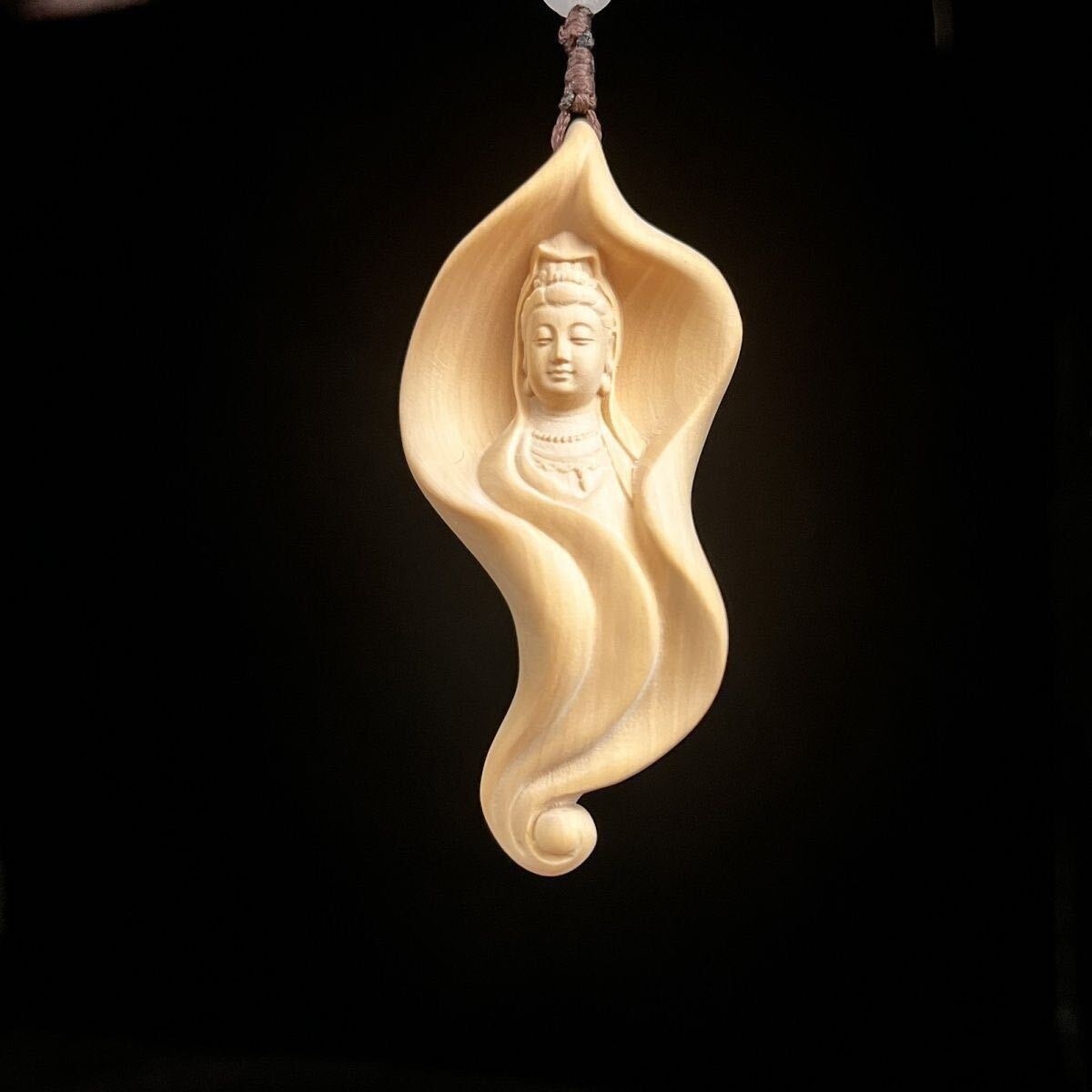 送料無料 柘植木彫 荷花観音 精密細工 彫刻 飾り置物 美術工芸品 サイズ6cm拍卖