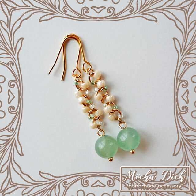 グリーンカルセドニーとグラスビーズチェーンのピアス拍卖