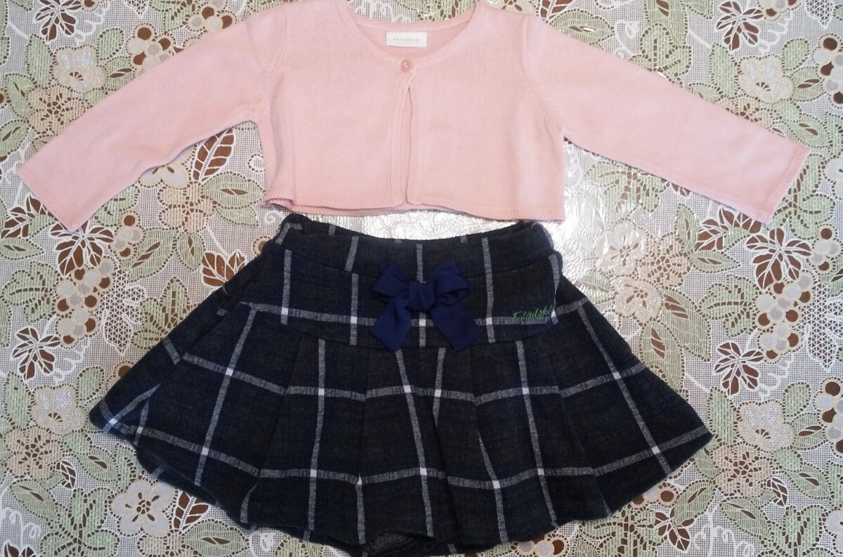 ピンクニットカーディガンとダークグレーチェックフレアスカートセット拍卖