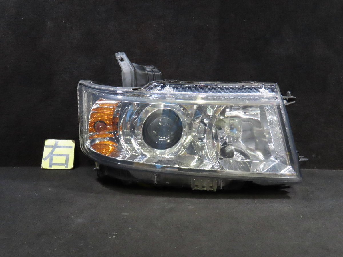 【即決! 即日発送可】ワゴンR スティングレー DBA-MH22S 純正 HID ★割無 ヘッド ランプ ライト 右 レベ付 (コイト 100-59164) 中古 12383拍卖