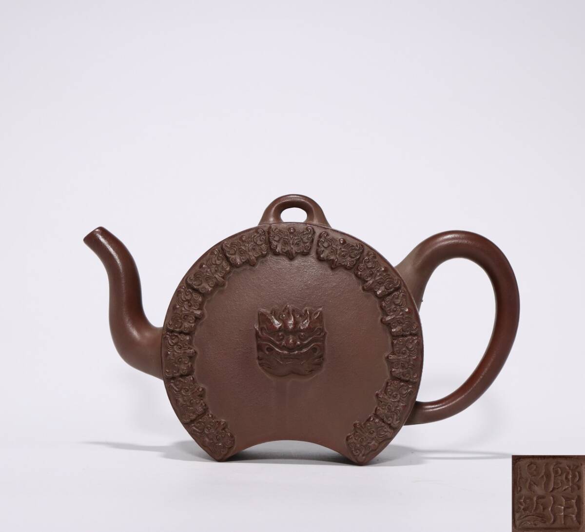 古陶芸 紫砂壷 明時代 【陳用卿】 製 「堆彫獅面紋月壺」 紫泥 煎茶 急須 茶道具 唐物 時代物 茶器 LT-241040拍卖