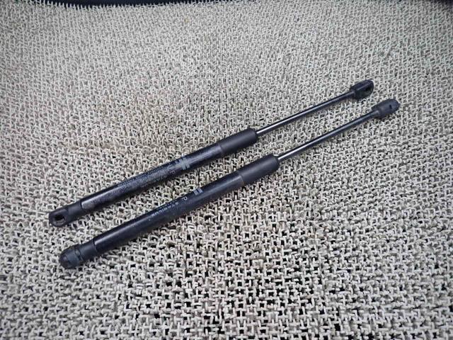 リーフ ZAA-AZE0 バックドアダンパー KH3 90450-3NK0A拍卖