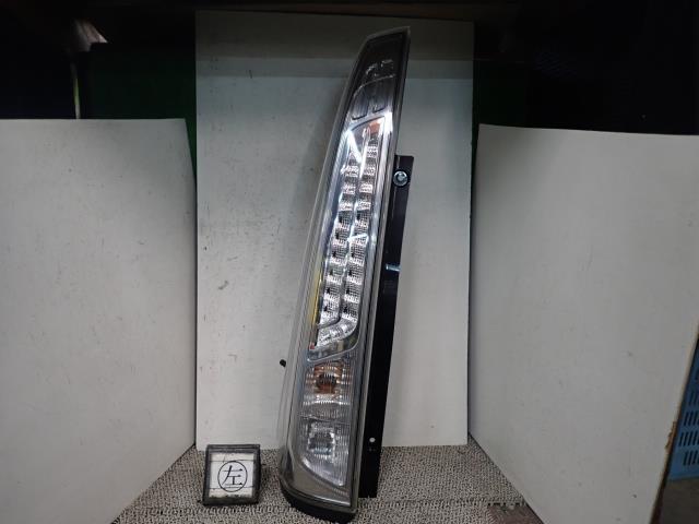 セレナ DAA-HC26 左テールランプ QAB 26555-1VM0A拍卖