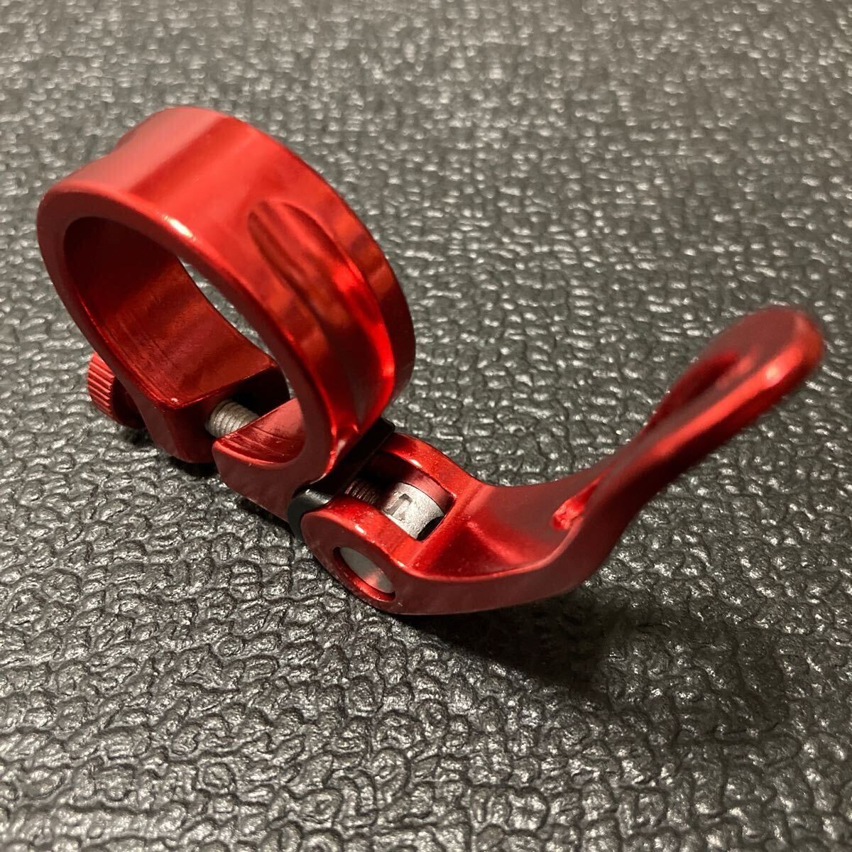 ☆ 即決・新品!! 自転車 軽量 QRシートクランプ φ31.8mm用 アルミ 赤 ☆拍卖