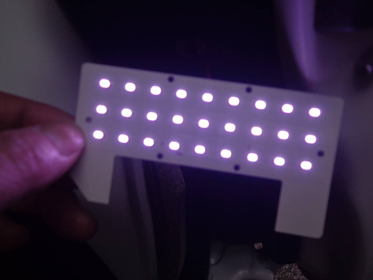 LEDルームランプ中古裏側にVALETIヴァレンティとあります。拍卖