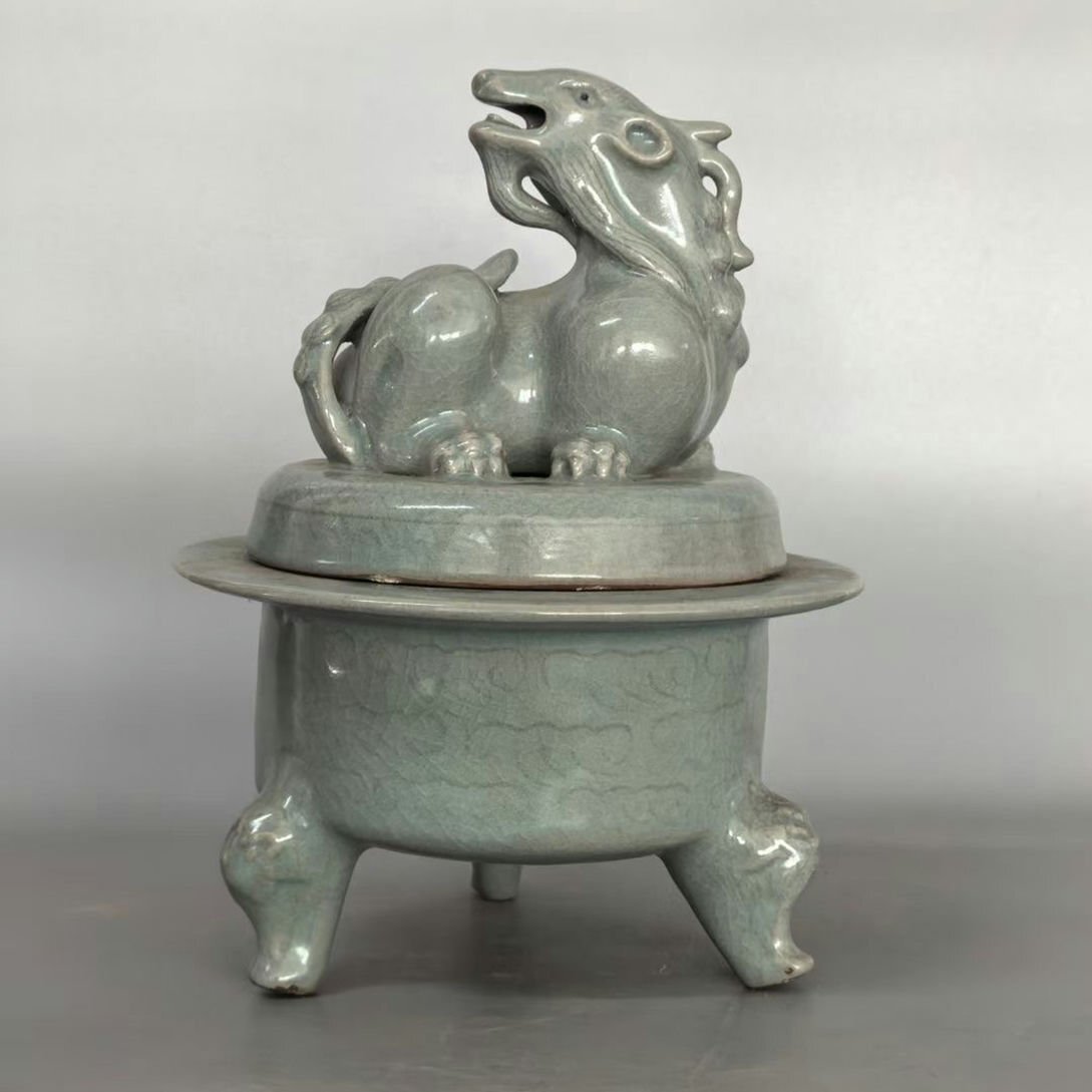 ▼渡鶴羽▼P571珍品旧蔵 朝鮮 高麗磁 朝鮮古陶磁器 古高麗 李朝時代 高麗青磁陽刻瑞獣香薫拍卖