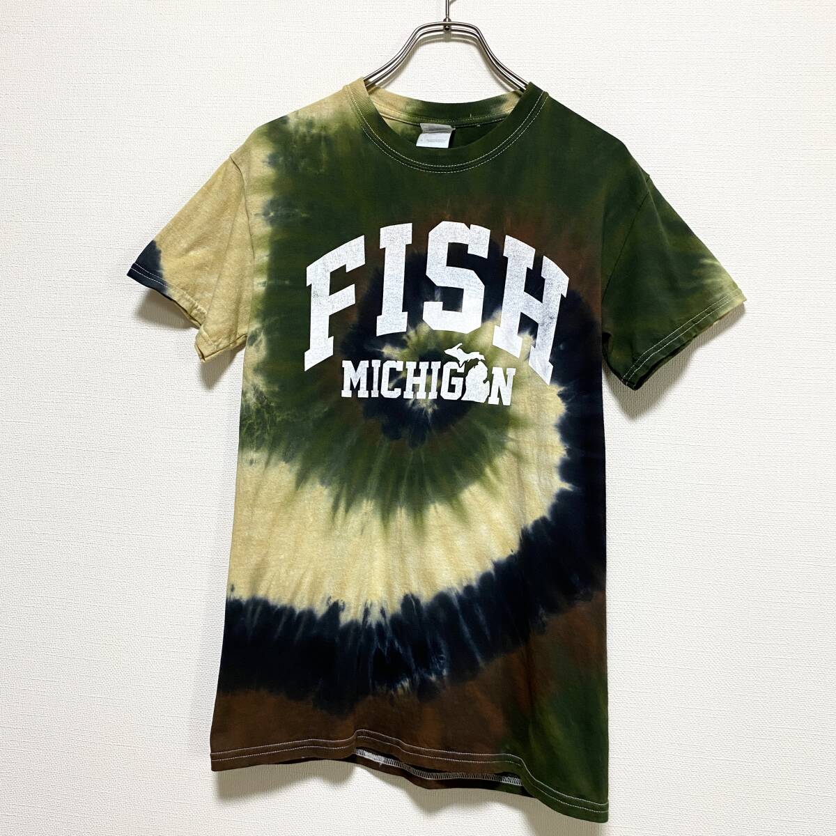 アメリカ古着 タイダイ 半袖 Tシャツ FISH MICHIGAN ギルダン US古着 クルーネック Sサイズ 【Q315】拍卖