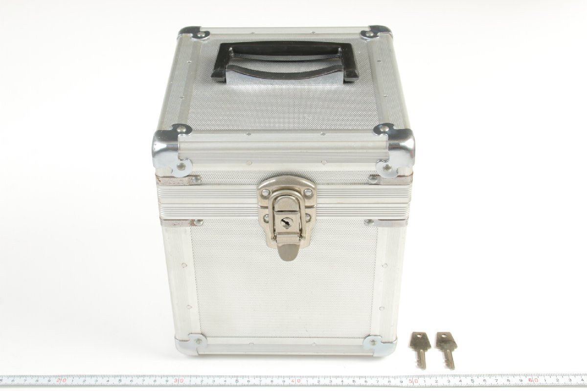 ※ 特殊 大判レンズ 望遠レンズ レンズケース ハードカメラケース 鍵2個付 外寸:19cm x 19cm x 23cm 内寸:17cm x 17cm 20cm 0763拍卖