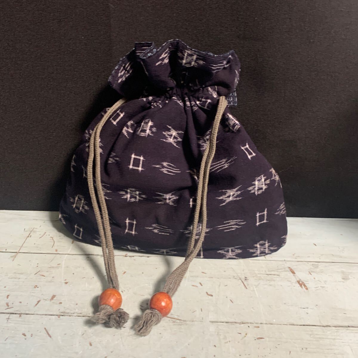 ☆バック 巾着 巾着袋 藍染 生地 刺し子 リメイク 素材 ハンドメイド 古布 型染め 絣 手作り パッチワーク かすり (A-553)拍卖