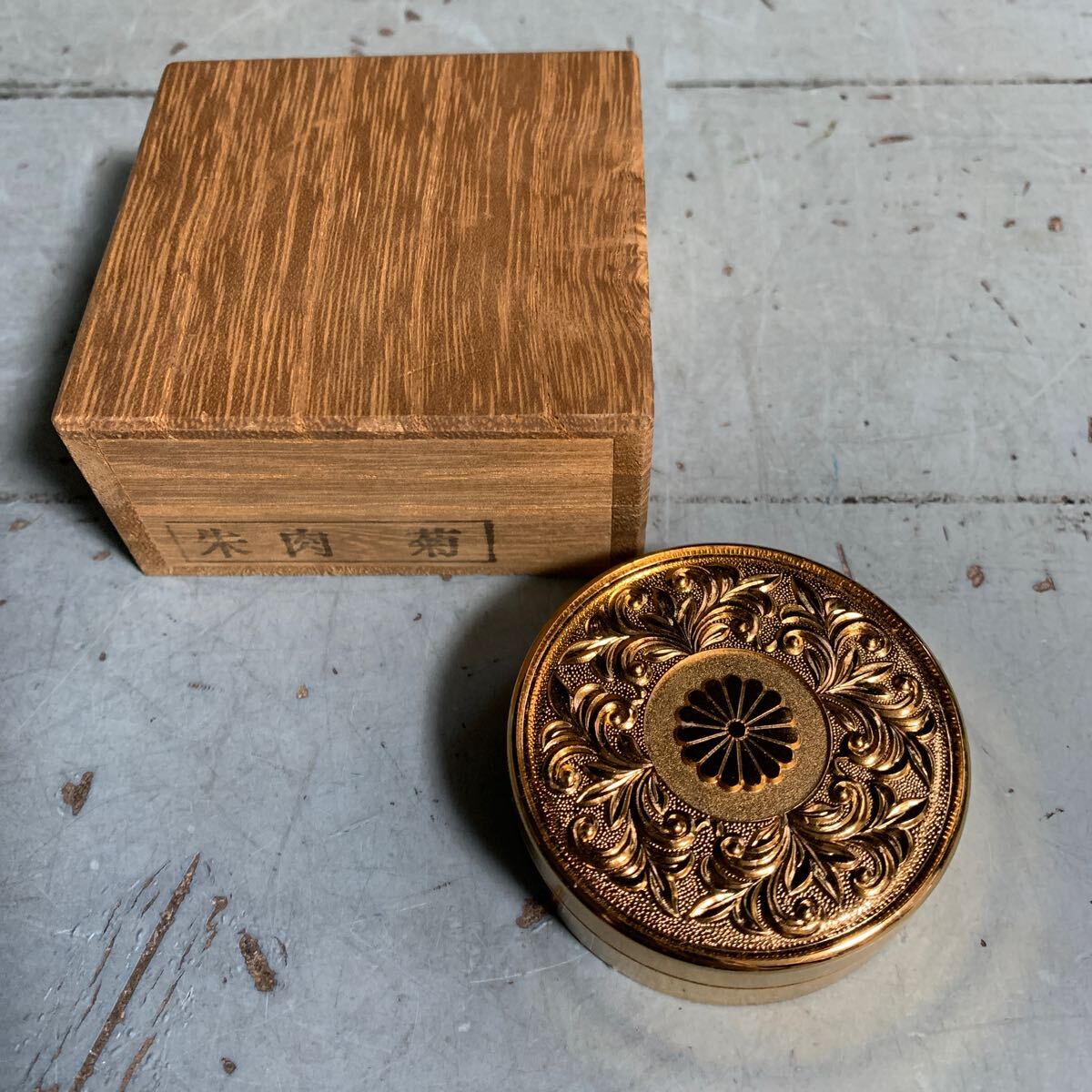 朱肉 菊 朱肉ケース K24GP 木箱 (A-570)拍卖