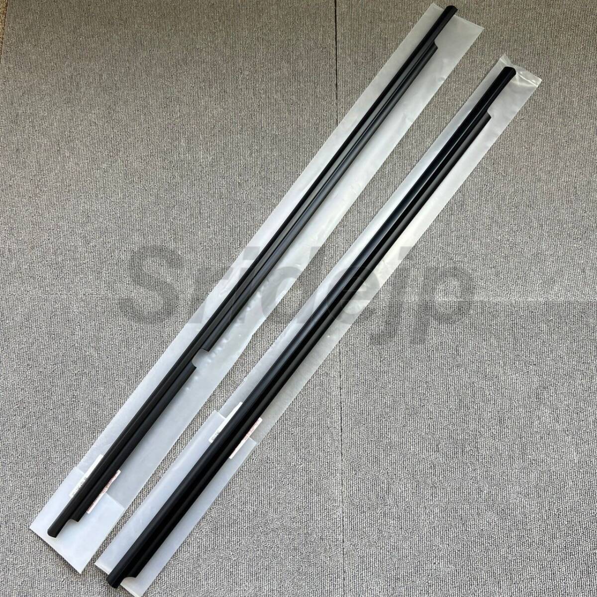 【新品】トヨタ HDJ101 UZJ100 ランドクルーザー ランクル 純正 リアドア 水切りモール ベルトモール 左右セット Rear door beltmolding RL拍卖