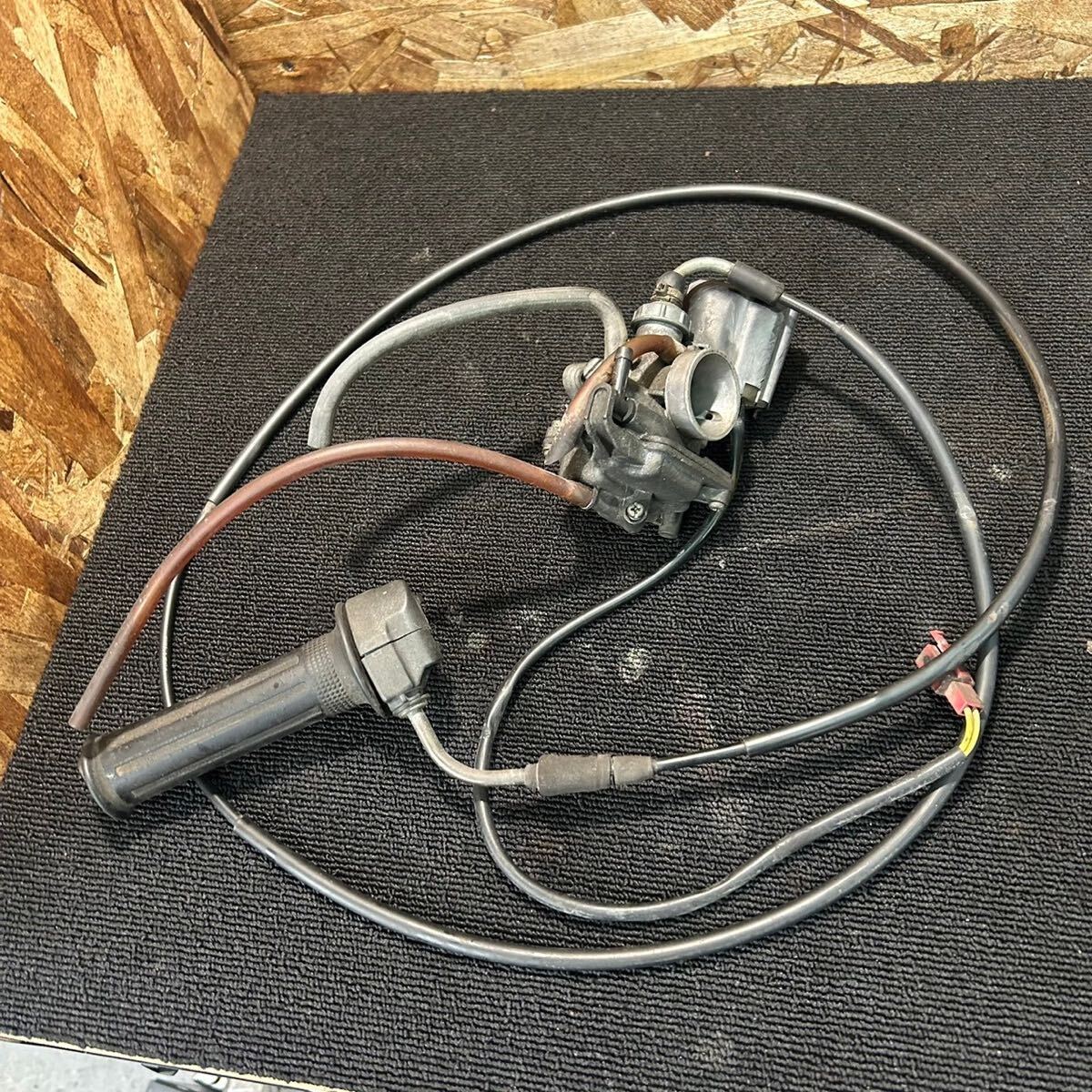 A25 CA1PB ZZ ジーツー スズキ純正 キャブレター スロットルワイヤー付 拍卖