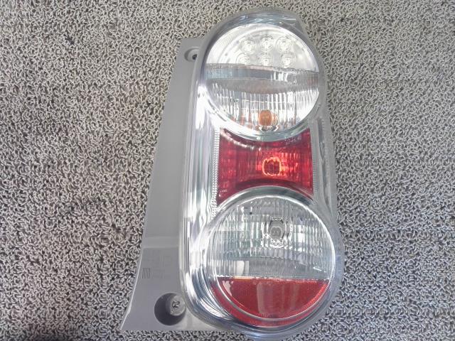 パッソ DBA-KGC30 右テールランプ 220-51004 81550-B1200拍卖