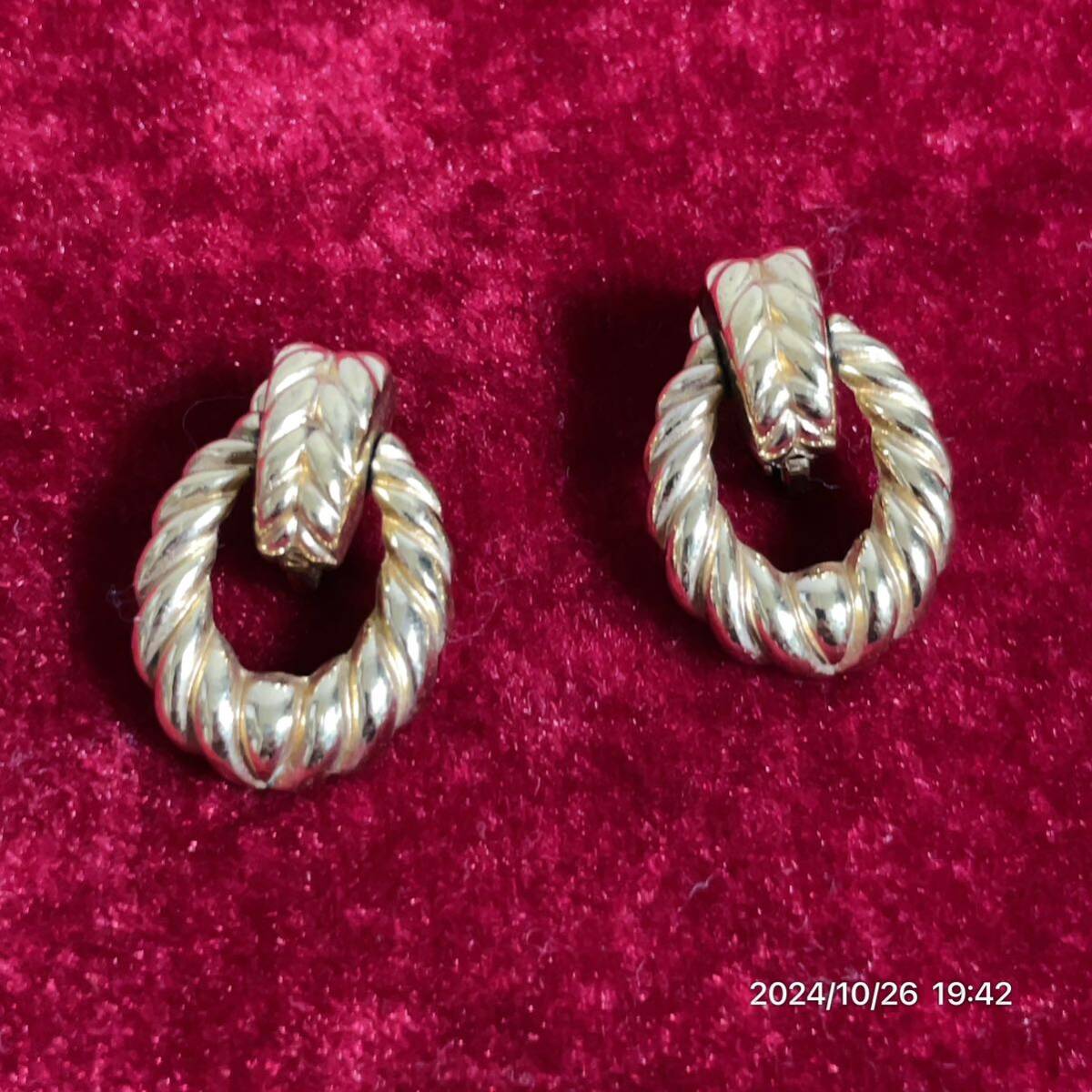 Dior クリスチャン ディオール ツイストモチーフ ゴールドカラー イヤリング アクセサリー 拍卖