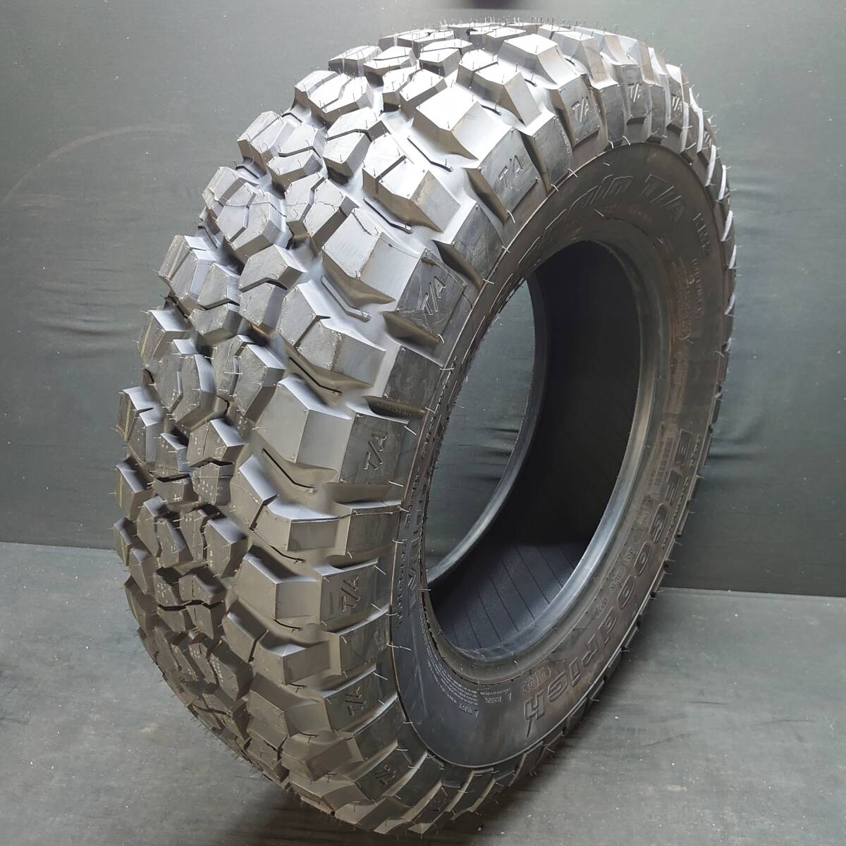 ★☆ BFグッドリッチ マッドテレーン T/A KM2 255/75R17 1本のみ #23672 ☆★拍卖