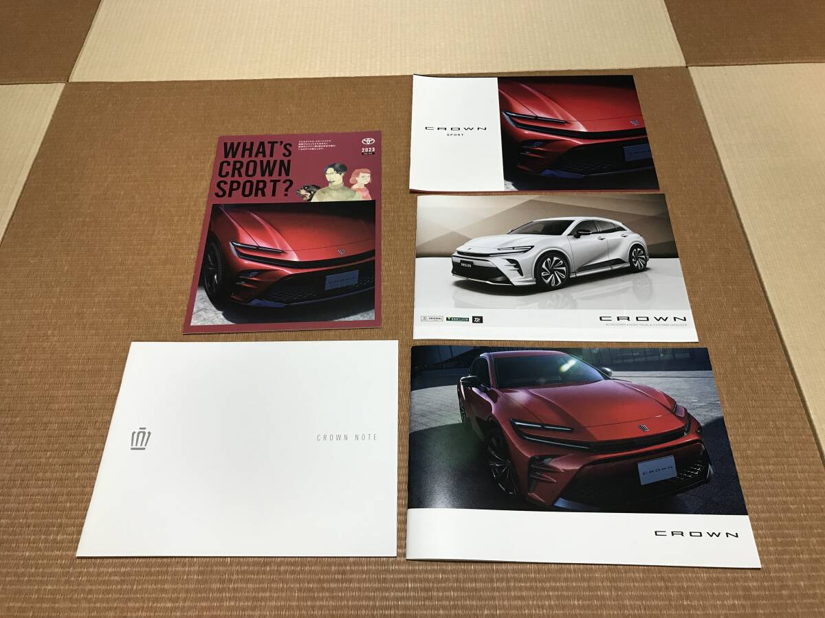 【新型 最新版】トヨタ クラウン スポーツ 本カタログ 2023.10版 アクセサリーカタログ 2023.10版 関連カタログ 3種付き 新品セット 拍卖