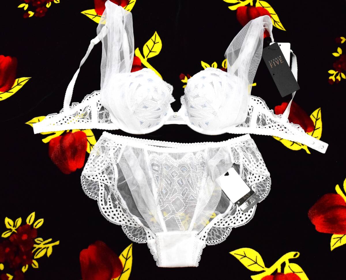 新品☆ワコール☆スタディオファイブ☆氷雪の女王☆WH☆D65&ショーツM拍卖