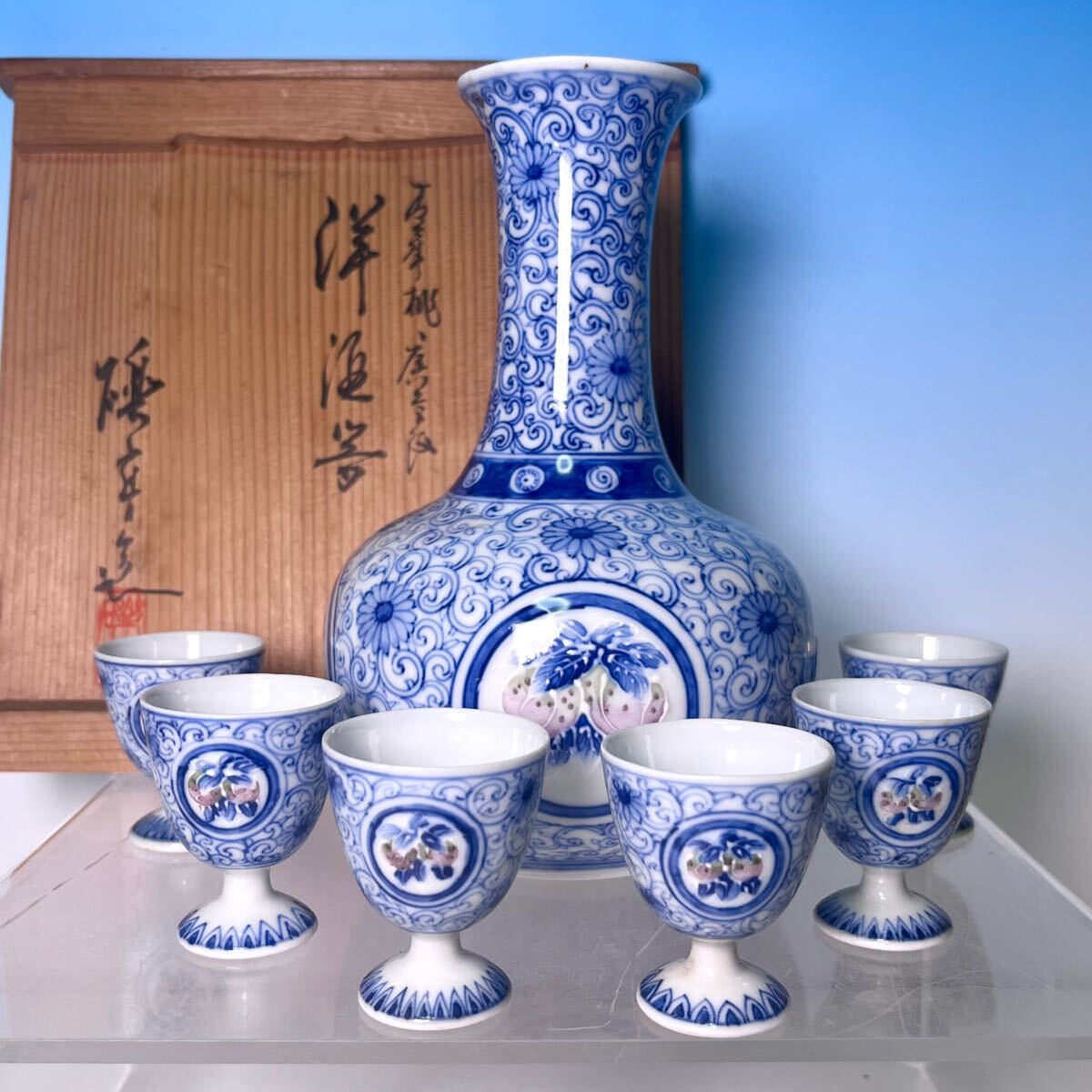 ☆ 名品 河本礫亭 青華 桃唐草文 洋酒器 盃 六客(共箱)桃 瀬戸の名工 酒器拍卖