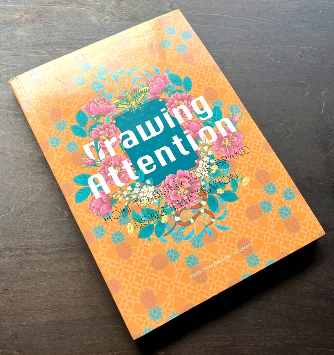 【洋書】『 Drawing Attention How to Build Your Brand Using Illustration 』●ブランドデザインにおける商業イラストレーションの応用拍卖