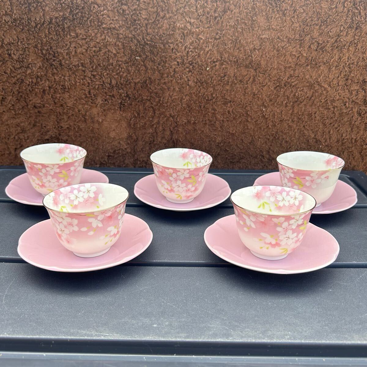 宇野千代 湯呑 茶托 花ごろも 5客セット 未使用 美品 陶芸品 美術品 食器 金彩 ティーカップ お茶 日本 骨董 古美術 銘入り ピンク色拍卖