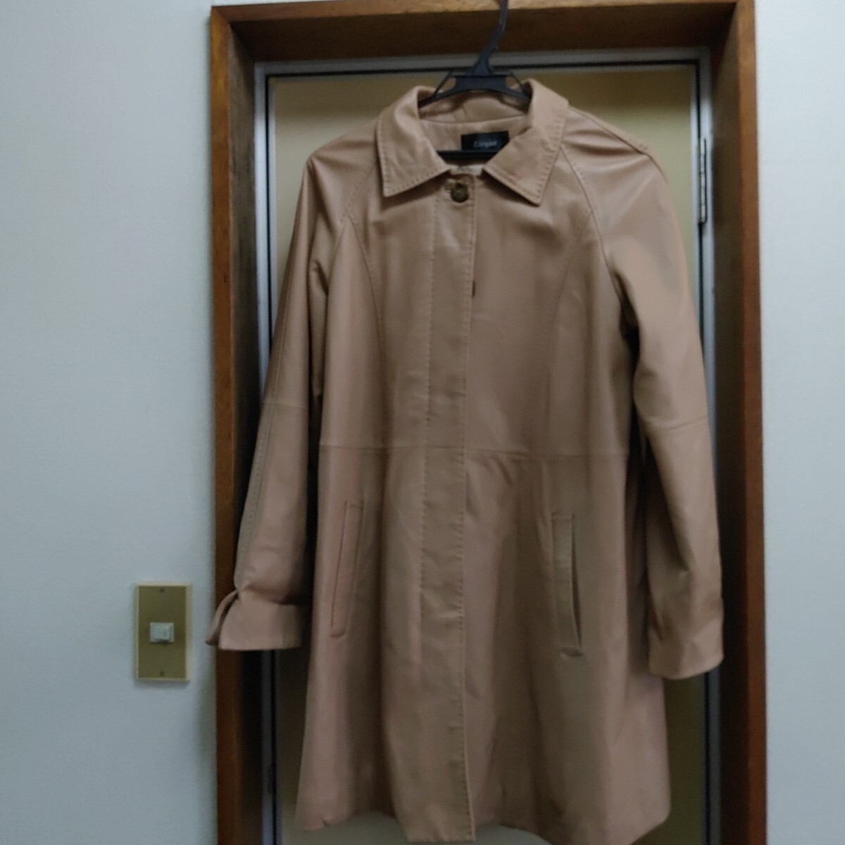 Liryus レザーコート 羊革 Mサイズ ベージュ 1025-B横-IS2拍卖