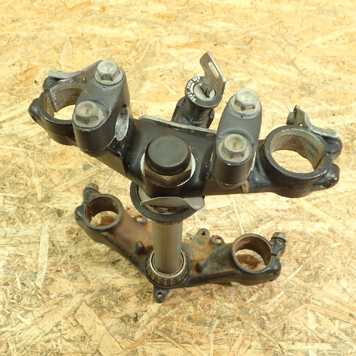 【送料Mサイズ】HONDA HD11-1000*** CRM80 ステアリングステム トップブリッジ メインキー 検.( 202410 25 GC2拍卖