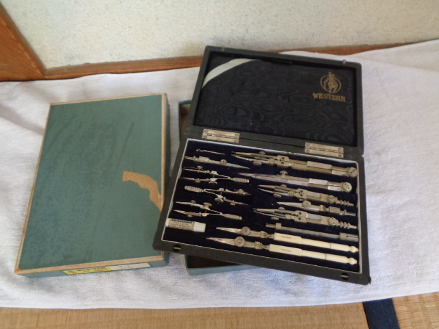 レトロ コンパス・ディバイダー 等セット/WESTERN-ウエスタン 製図器械 英式12本組/分度器・字消板付/専用ケース付-閉めに難/ジャンク扱い/拍卖