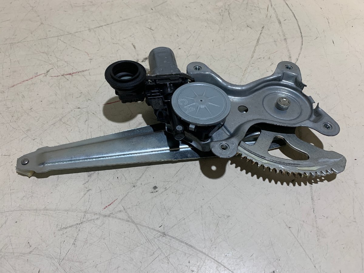 TOYOTA トヨタ アクア 6AA-MXPK11 左 L ドアレギュレータ・モーター レギュレーター パワーウィンド X M15A-FXE 089 85710-52350拍卖