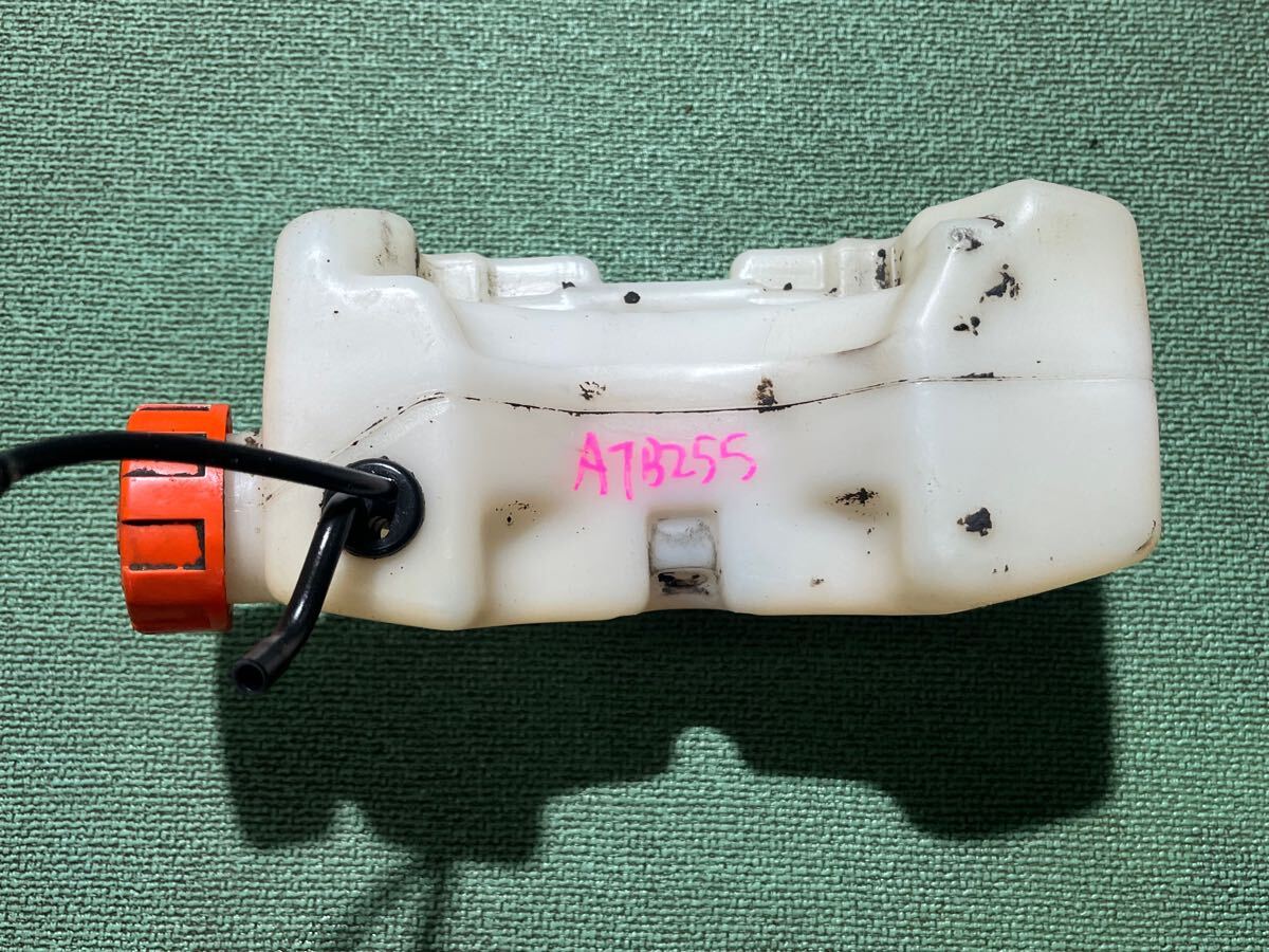 送料600円草刈機刈払機部品 パーツ 燃料タンク ひび割れなし 漏れません ホース、パッキンなど保証なし 共立 ATB255拍卖