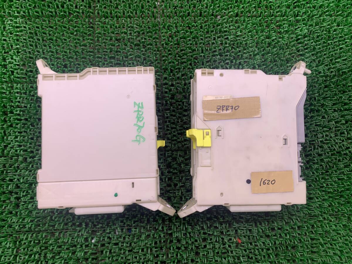即決値段 動作OK Z2-1 トヨタ ヴォクシー ZRR70 純正 室内ヒューズボックス 左右セット 82730-28380 82730-28310拍卖
