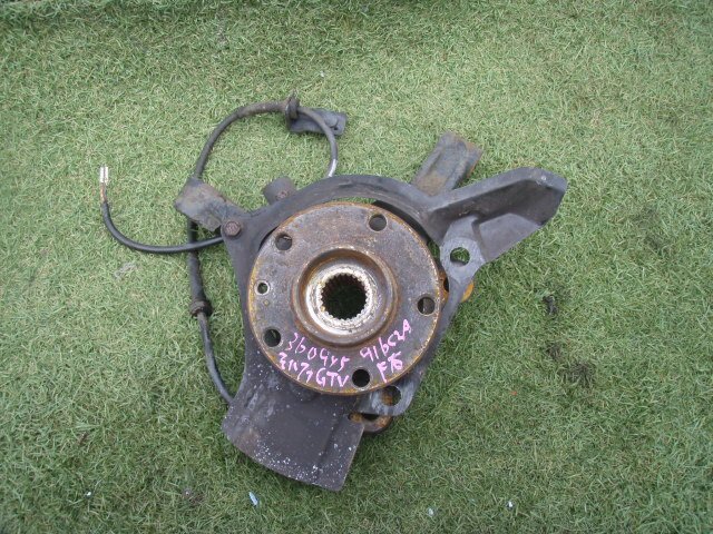 ★ 916C2A アルファロメオ GTV 2.0 V6 左ハンドル フロント ハブ ナックル右 360945JJ拍卖