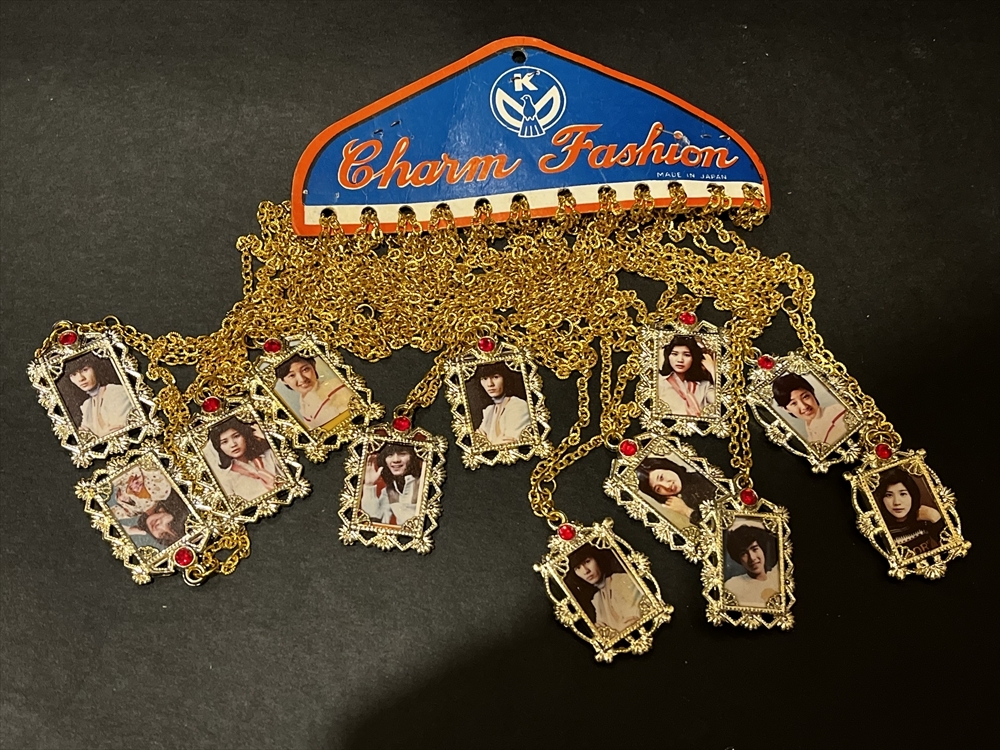 昭和 アイドル ペンダント 台紙 12付 倉庫品 レトロ 駄菓子屋拍卖