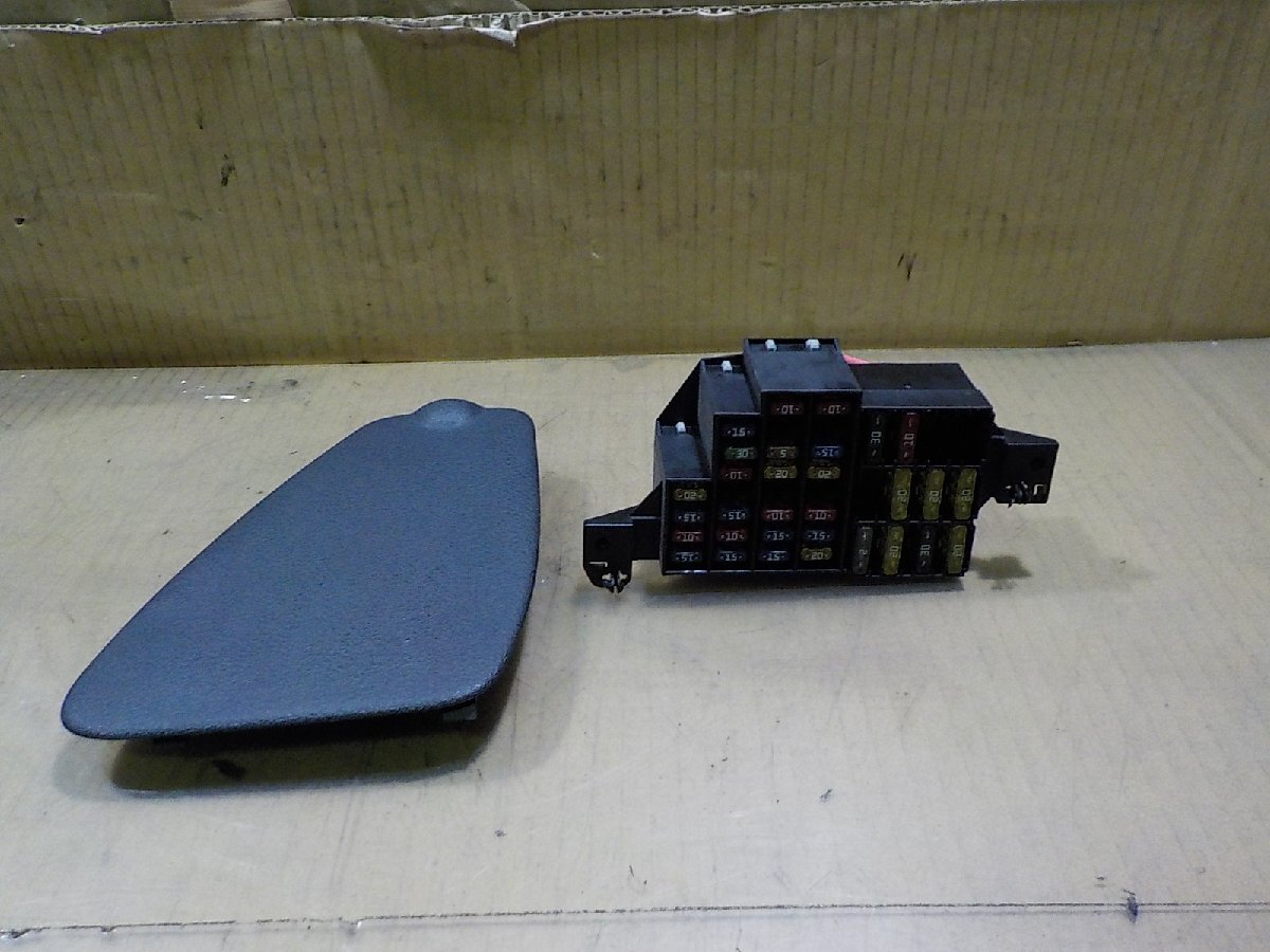 ★ルノー ルーテシア BF4 ヒューズボックス 室内 純正【送料込み】拍卖