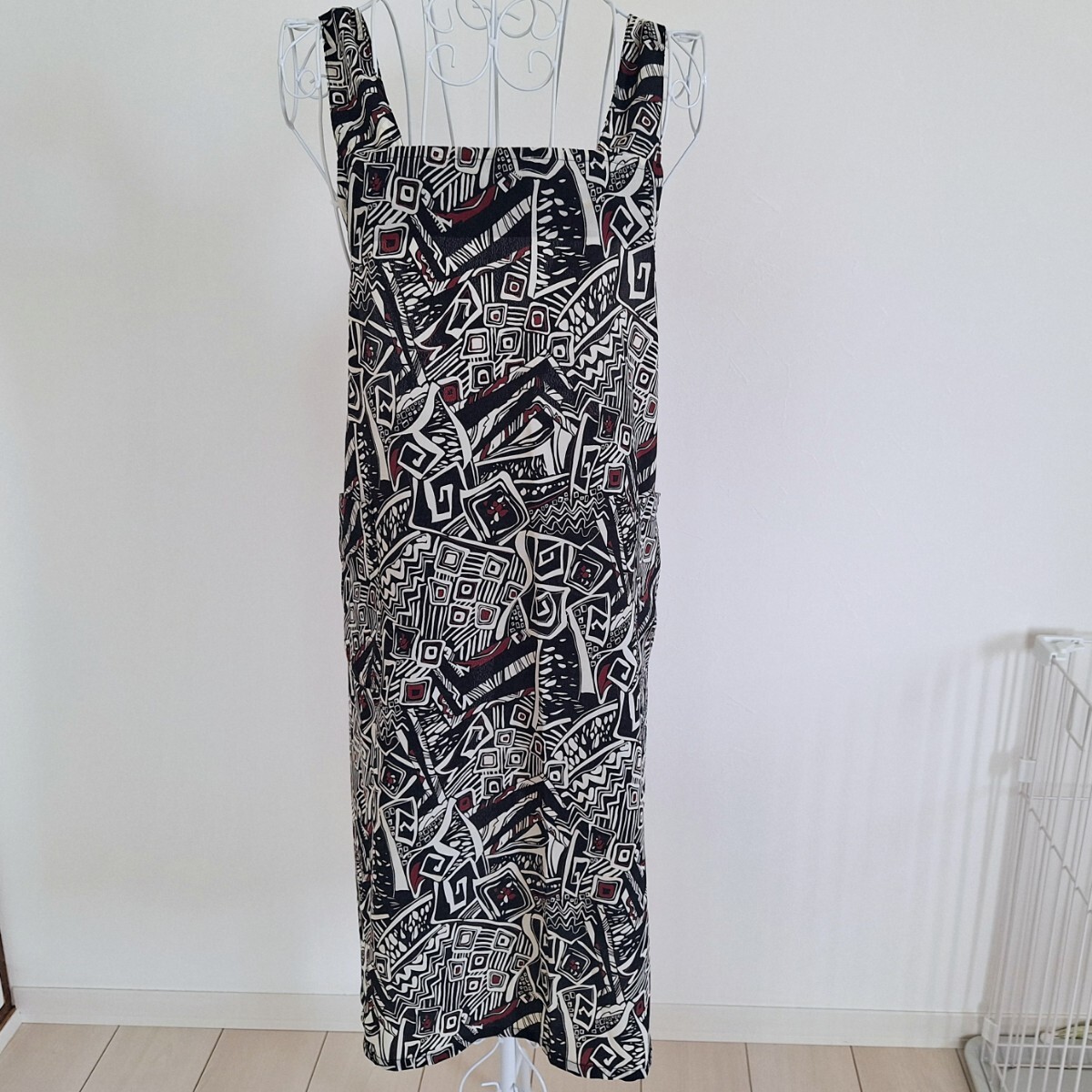 ◆美品◆MtoN◆エプロン◆ブラック×ホワイト×ボルドー◆柄模様◆拍卖