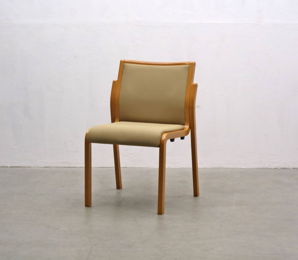 okamura オカムラ ミーティングチェア L112FZ FMT8 スタッキング 中古オフィス家具 事務所拍卖