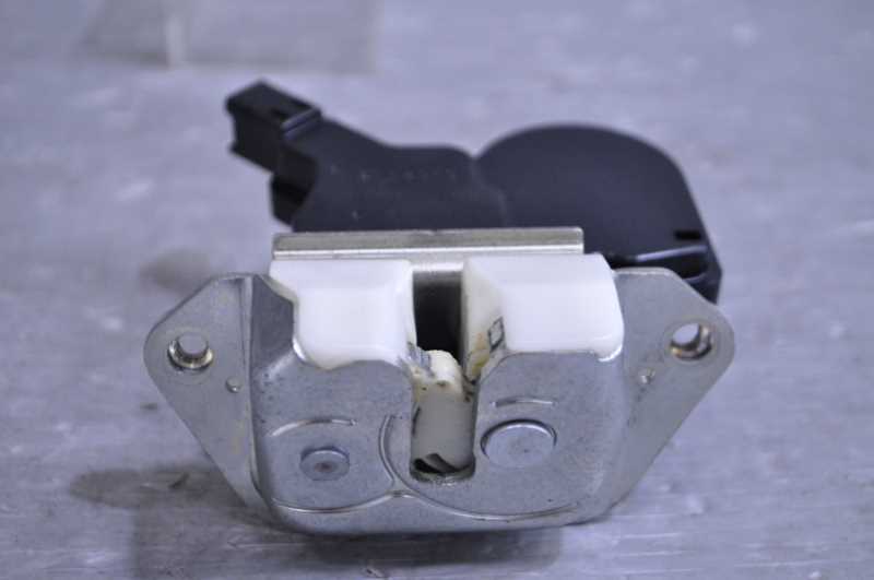 ワゴンR FT リミテッド 前期(MH23S) 純正 破損無 取付OK 動作保証 バックドアロック / 82510-66K01 k086304拍卖