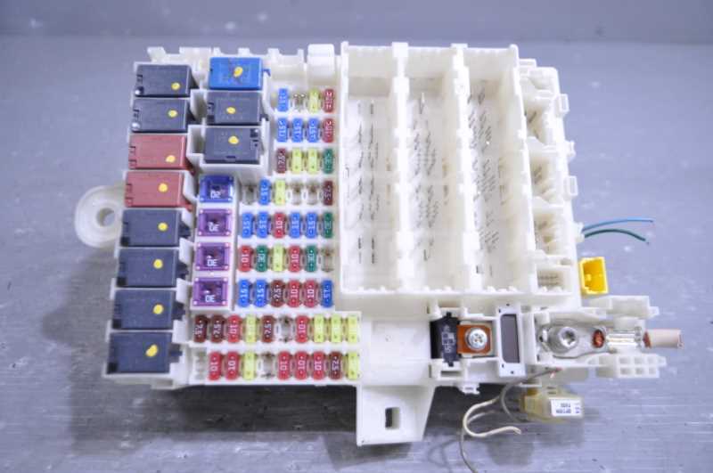 フィット 後期(GE8 GE6 GE7 GE9) 純正 ヒューズボックス ジャンクションボックス k086327拍卖