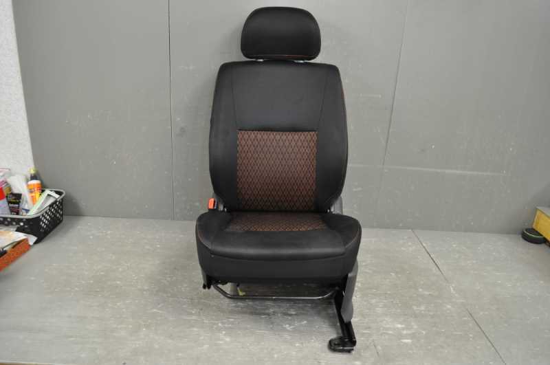 ジムニー ワイルドウィンド AT6型 後期 (JB23W) 助手席 シート シートベルト バックル付き 座席 85101-76JD0-EJJ 85301-76JH0-EJJ s015775拍卖