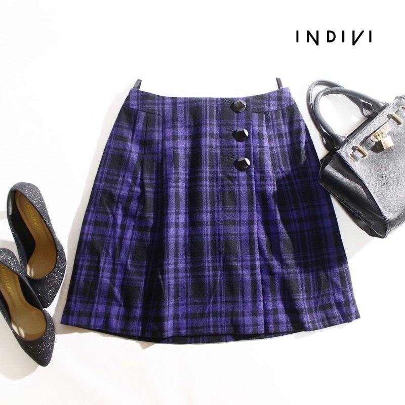 美品 インディヴィ INDIVI 株) ワールド 秋 冬 羊毛 可愛い チェック 柄 膝下丈 スカート ウールスカート 9号 38 パープル 紫 ブラック 黒拍卖