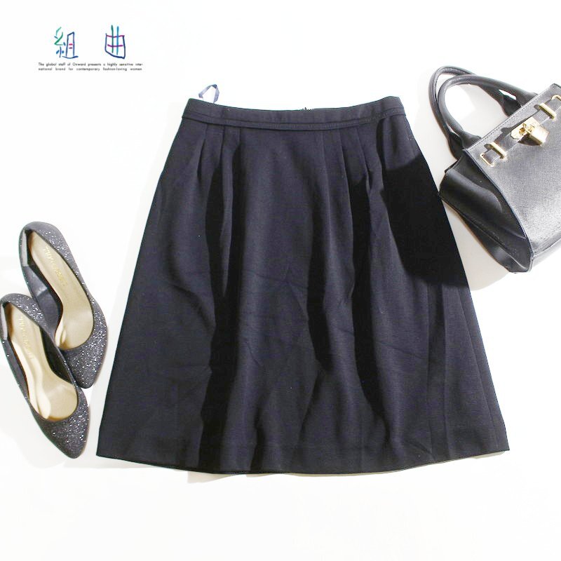 美品 組曲 クミキョク 株) オンワード樫山 通年 ジャージ― フォーマル タック Aライン スカート 1 ブラック 黒 S 膝下丈 ストレッチ拍卖