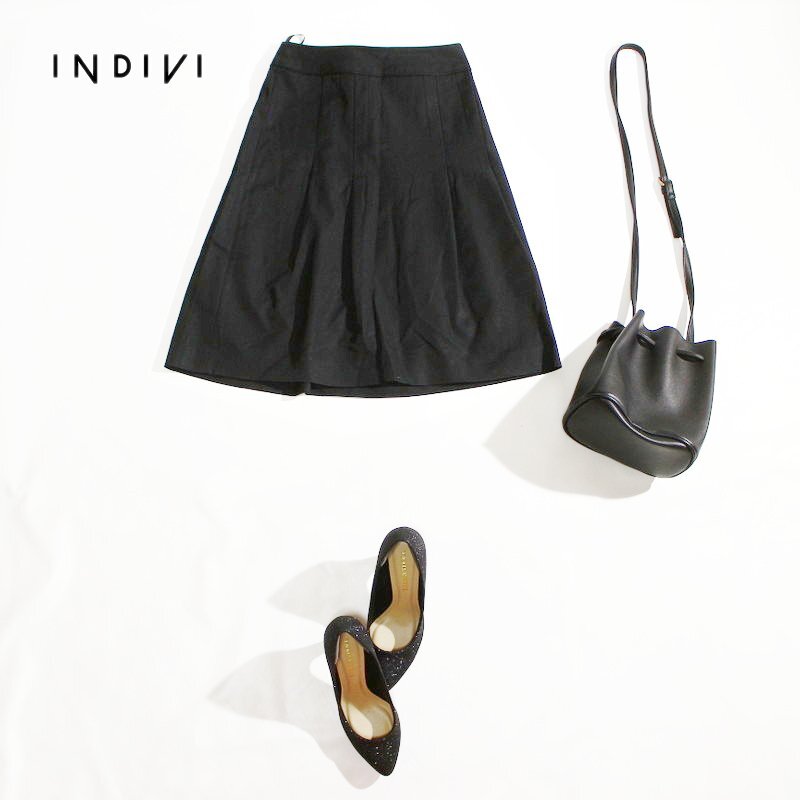 美品 インディヴィ INDIVI 株) ワールド 合物 膝下丈 ナイロン スーツ Aライン フレアスカート 9号 38 ブラック 黒 綺麗め フォーマル拍卖